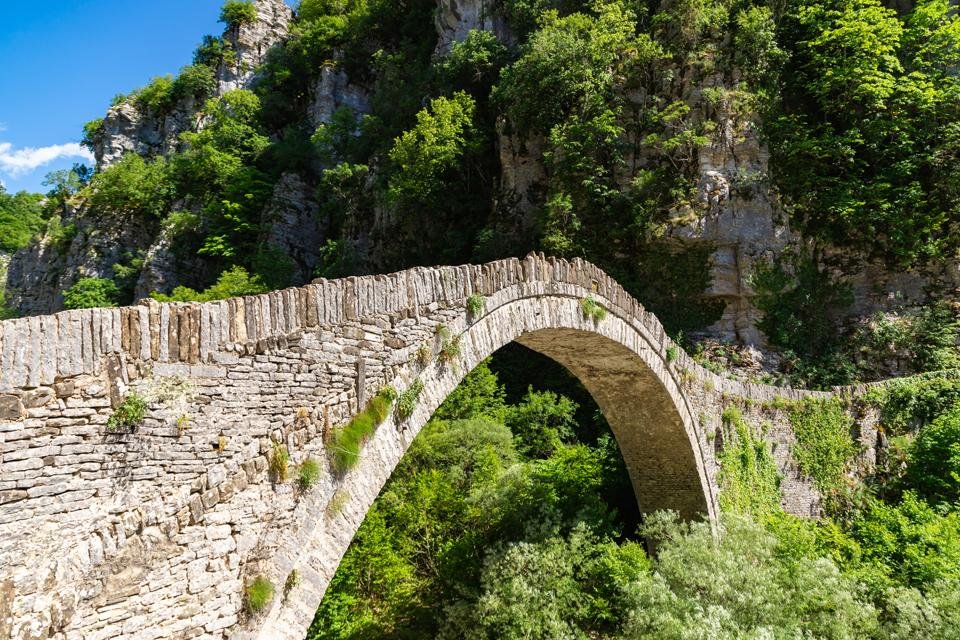 Boogbrug in Zagoria / Noord-Pindos, Griekenland